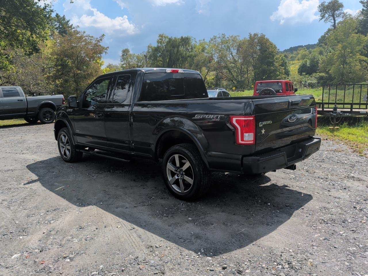 Ford F-150 4WD SuperCab 133" Lariat 2015