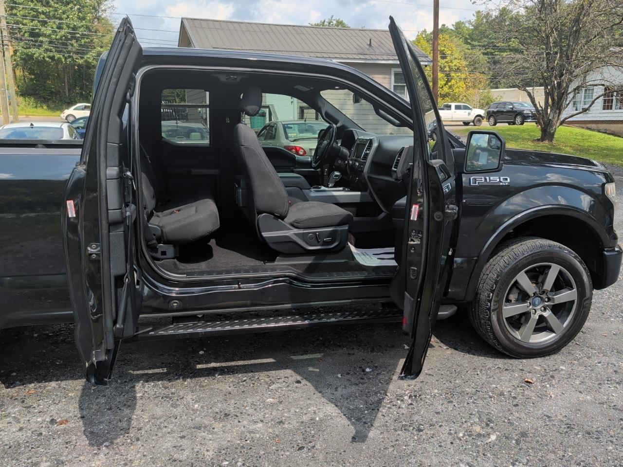 Ford F-150 4WD SuperCab 133" Lariat 2015
