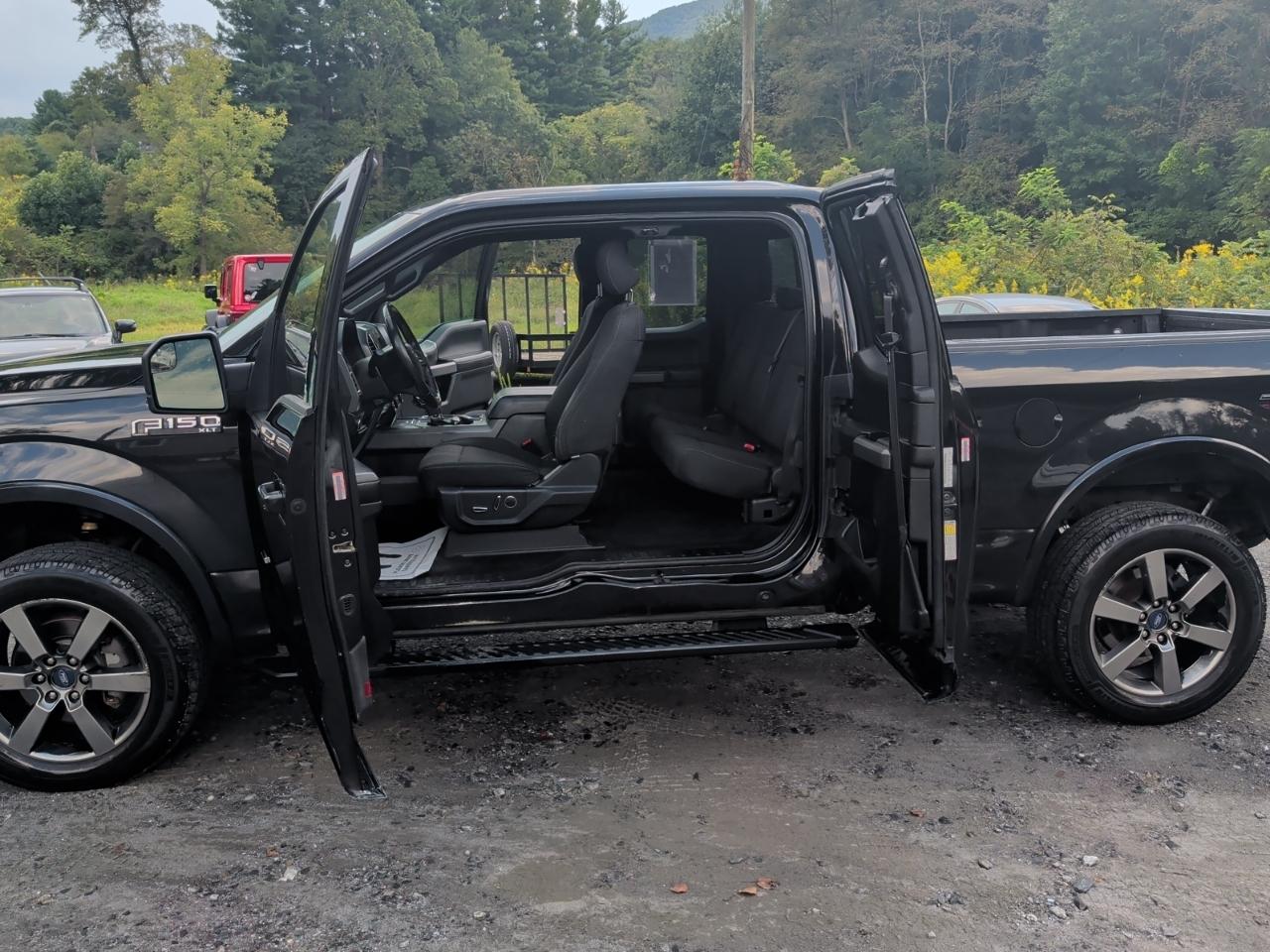 Ford F-150 4WD SuperCab 133" Lariat 2015