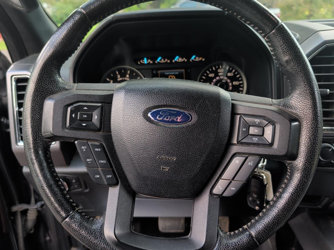 Ford F-150 4WD SuperCab 133" Lariat 2015