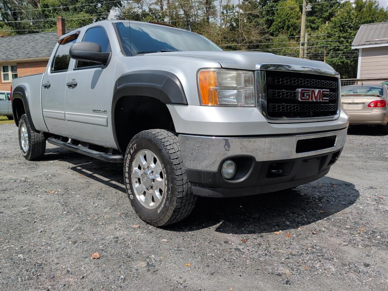 GMC Sierra 2500HD 4WD Crew Cab 159" AT4 2011