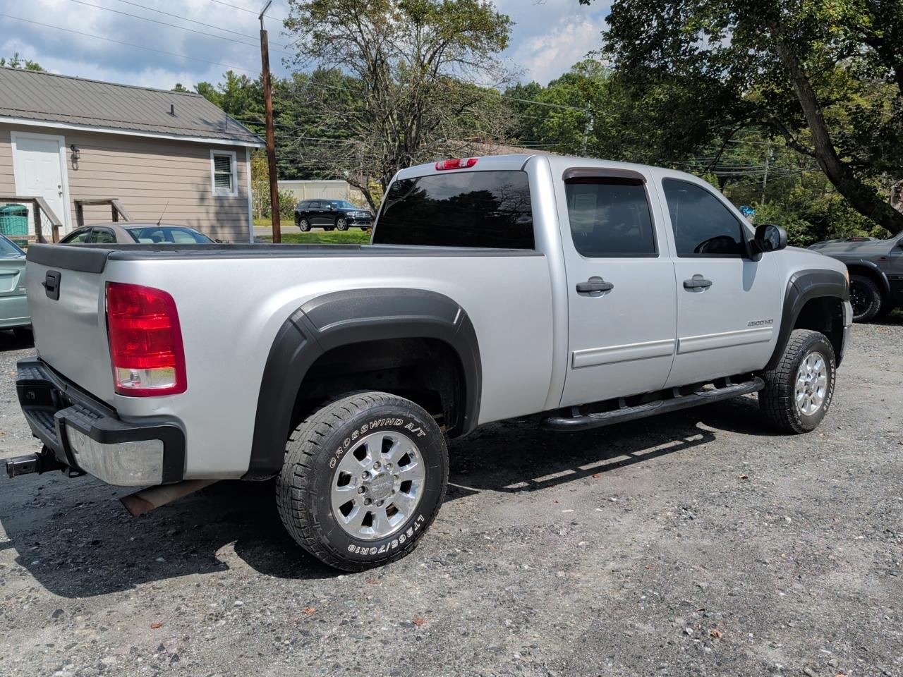 GMC Sierra 2500HD 4WD Crew Cab 159" AT4 2011