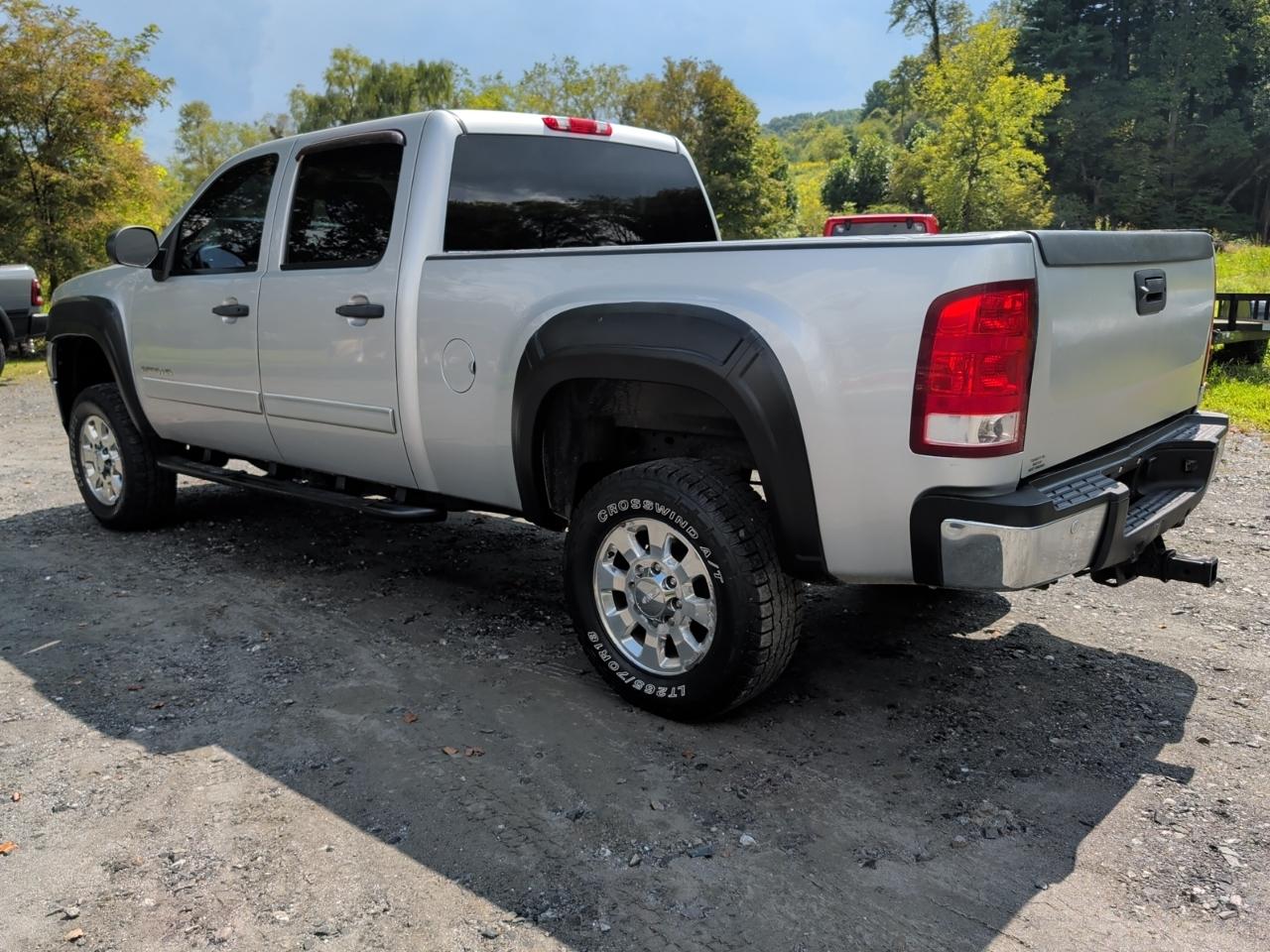 GMC Sierra 2500HD 4WD Crew Cab 159" AT4 2011