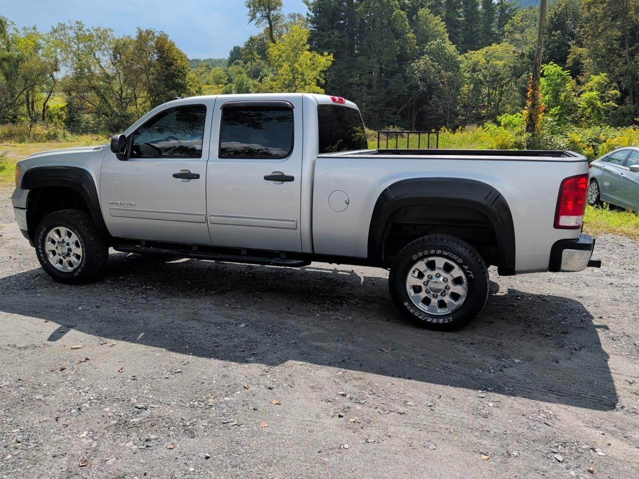 GMC Sierra 2500HD 4WD Crew Cab 159" AT4 2011