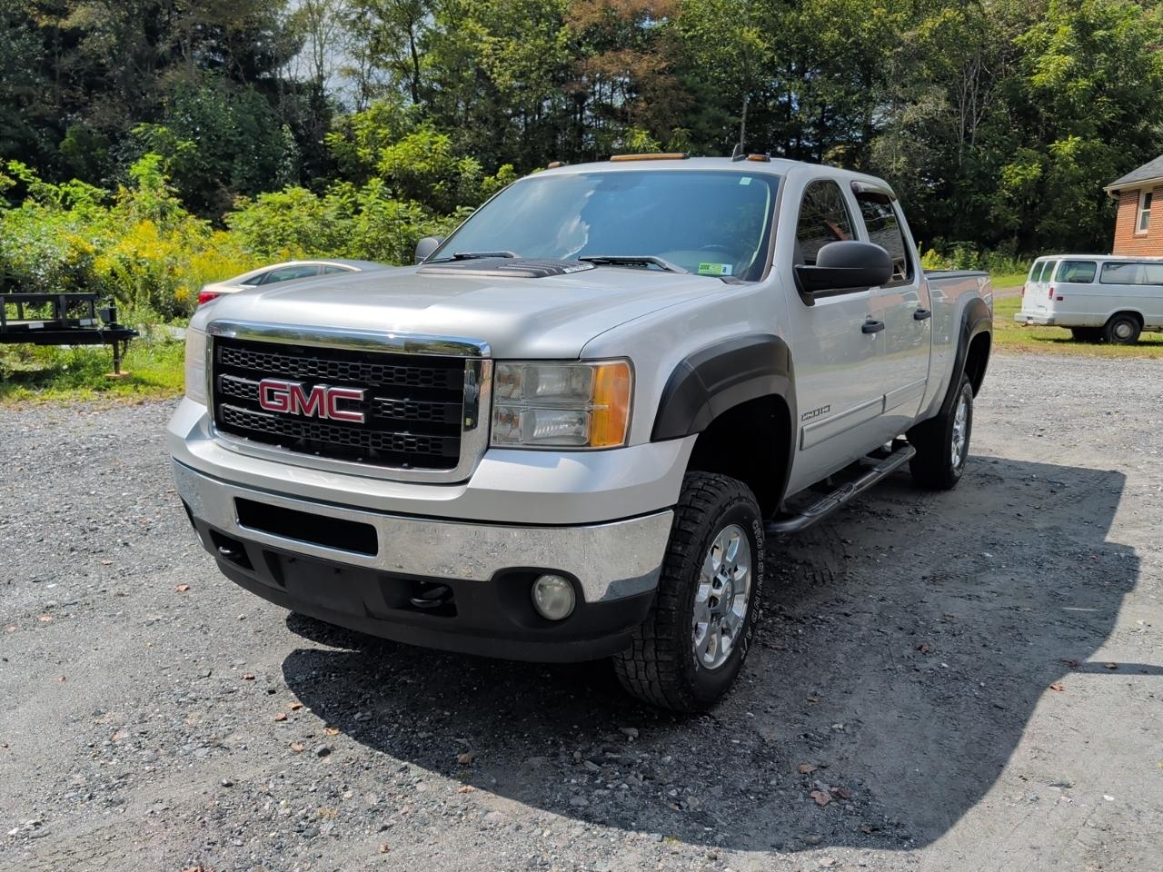 GMC Sierra 2500HD 4WD Crew Cab 159" AT4 2011