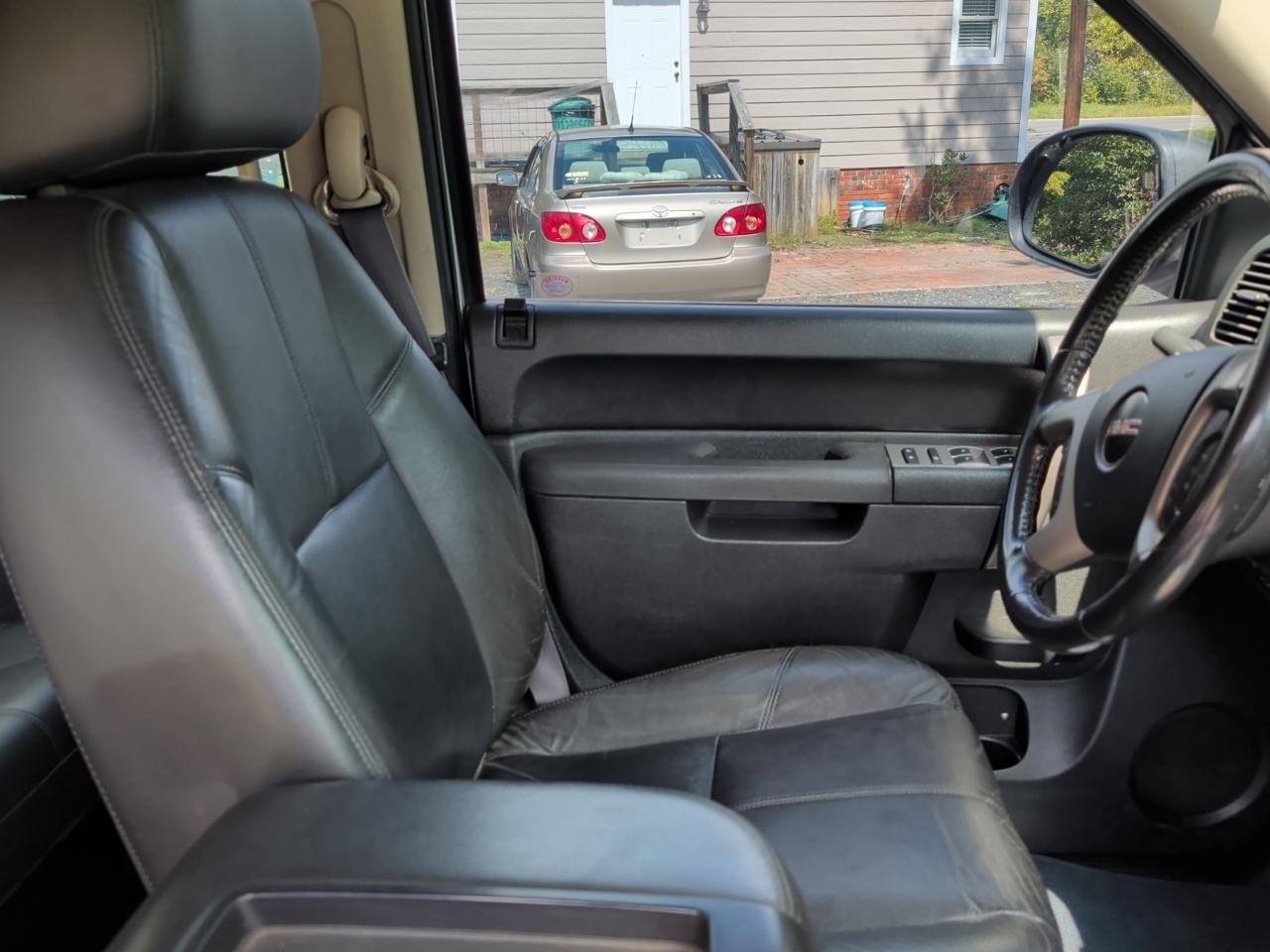 GMC Sierra 2500HD 4WD Crew Cab 159" AT4 2011