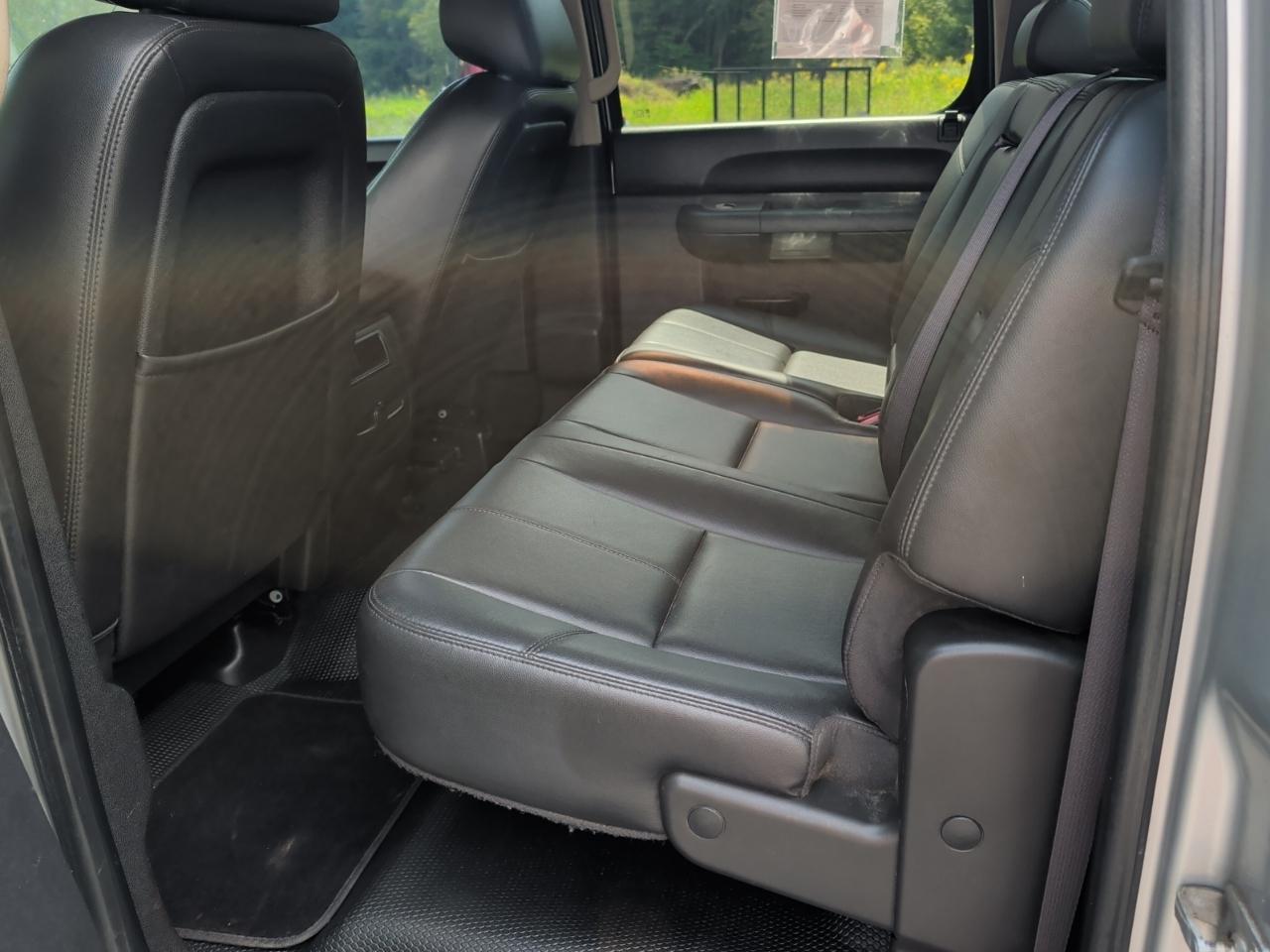 GMC Sierra 2500HD 4WD Crew Cab 159" AT4 2011