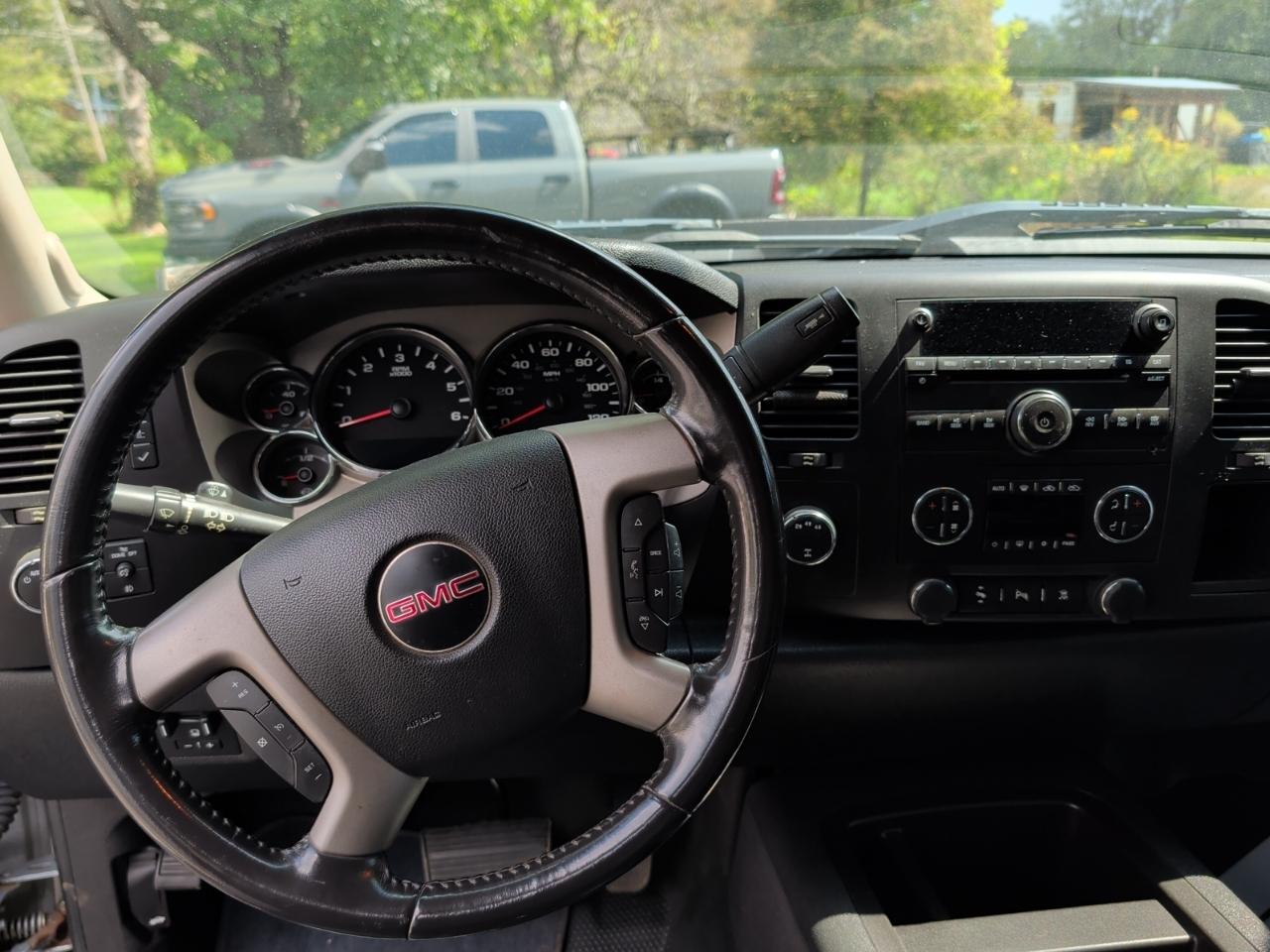GMC Sierra 2500HD 4WD Crew Cab 159" AT4 2011