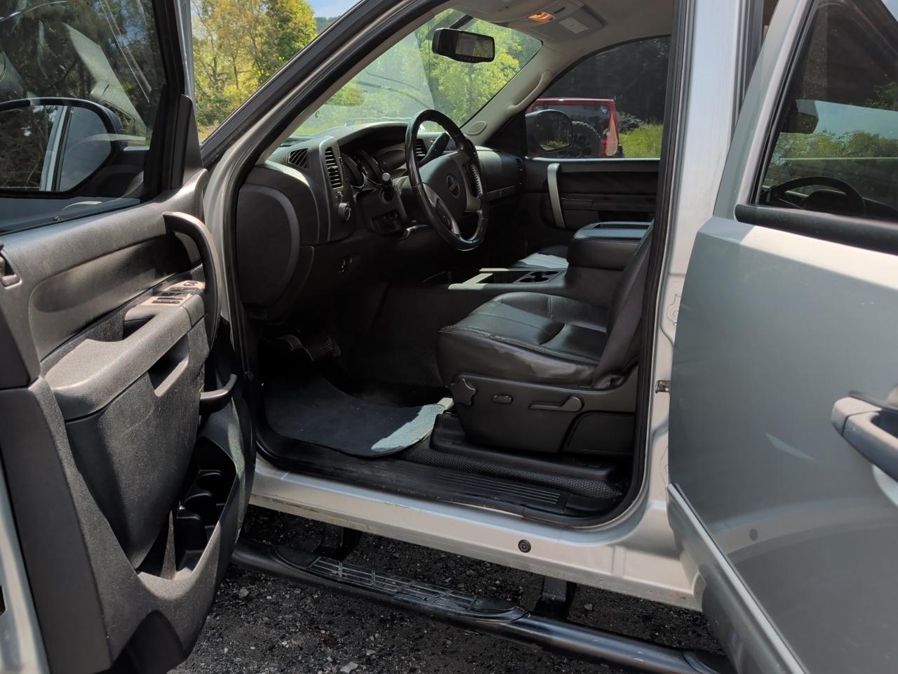 GMC Sierra 2500HD 4WD Crew Cab 159" AT4 2011