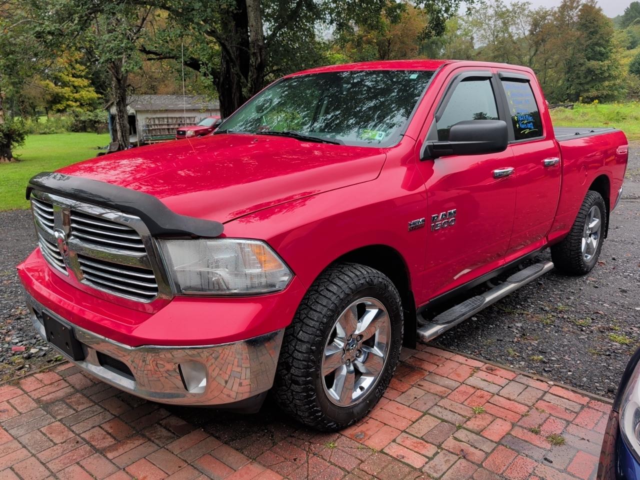 RAM 1500 4WD Quad Cab 140.5" Lone Star 2015