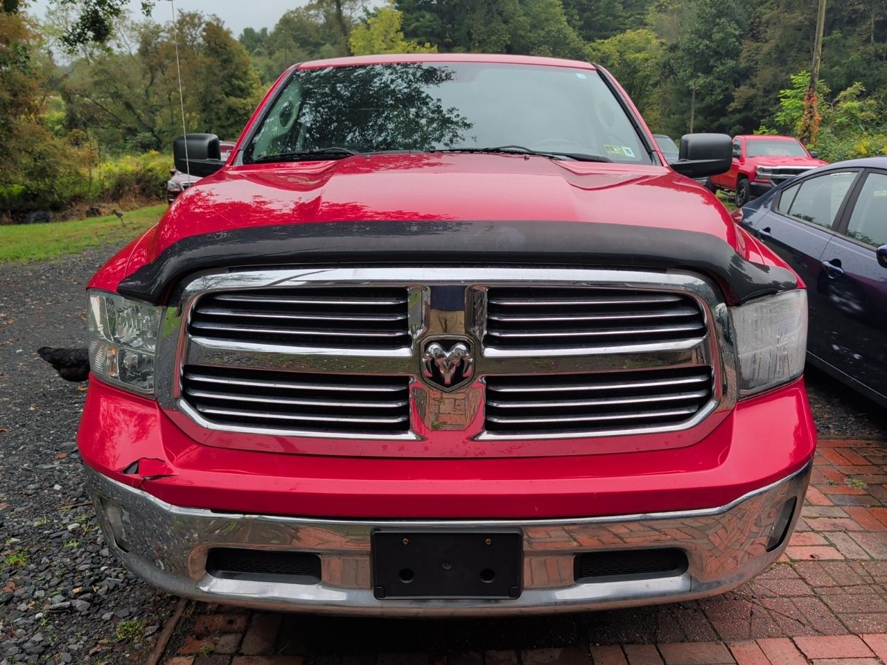 RAM 1500 4WD Quad Cab 140.5" Lone Star 2015