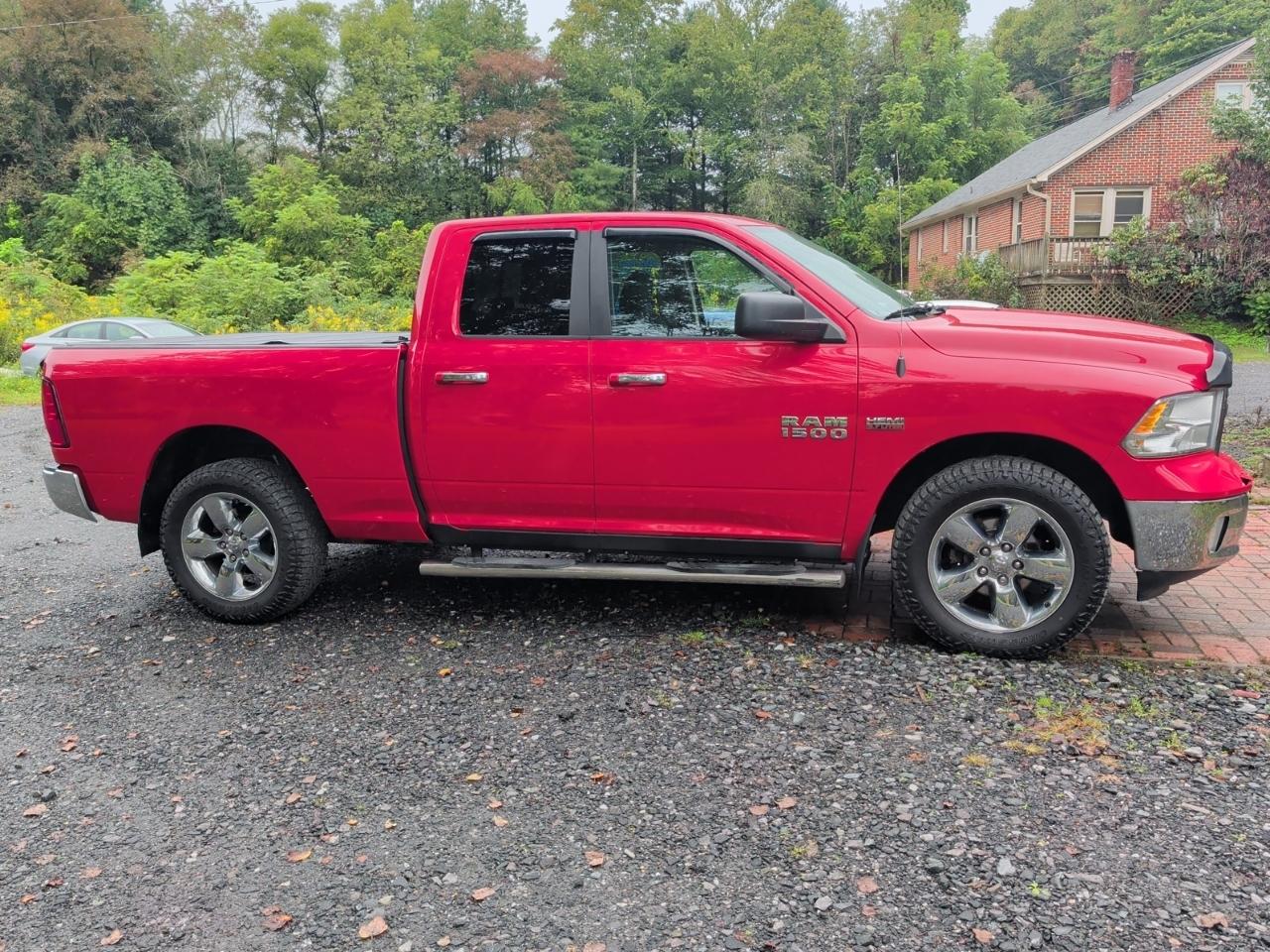 RAM 1500 4WD Quad Cab 140.5" Lone Star 2015