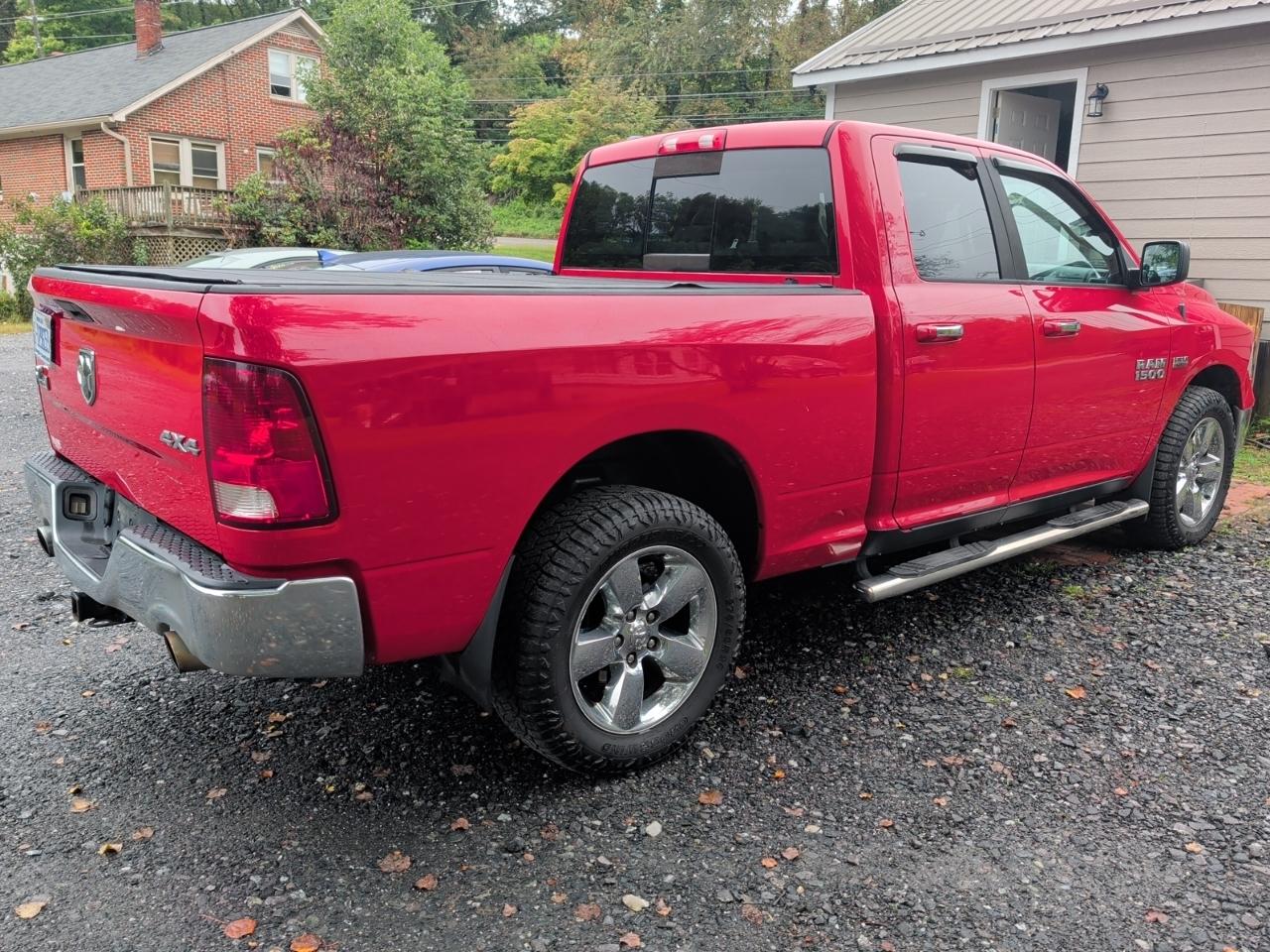 RAM 1500 4WD Quad Cab 140.5" Lone Star 2015