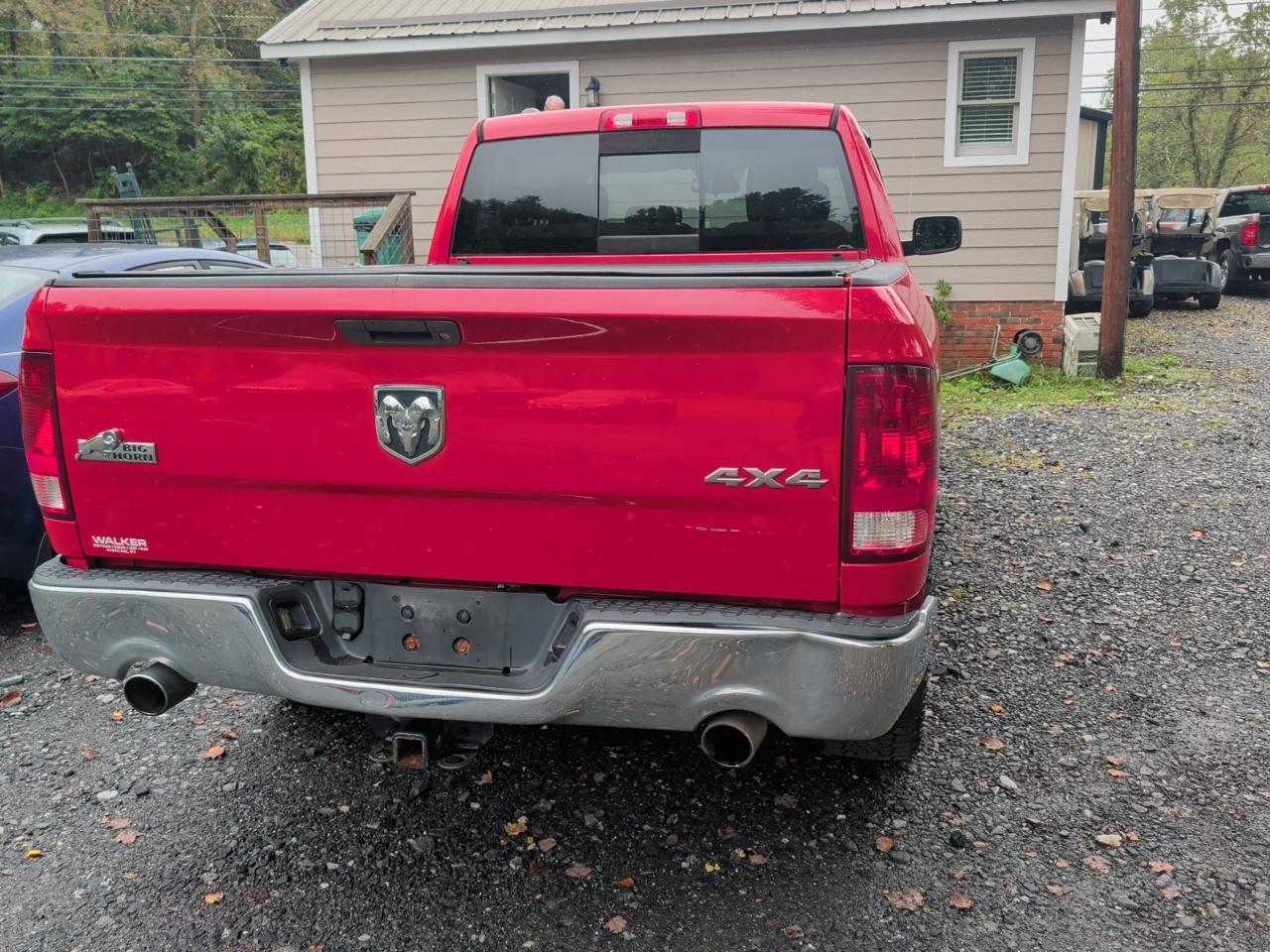 RAM 1500 4WD Quad Cab 140.5" Lone Star 2015