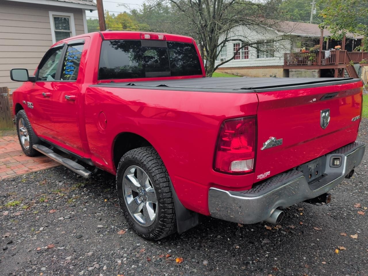RAM 1500 4WD Quad Cab 140.5" Lone Star 2015