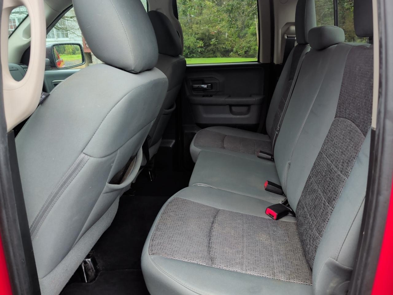 RAM 1500 4WD Quad Cab 140.5" Lone Star 2015