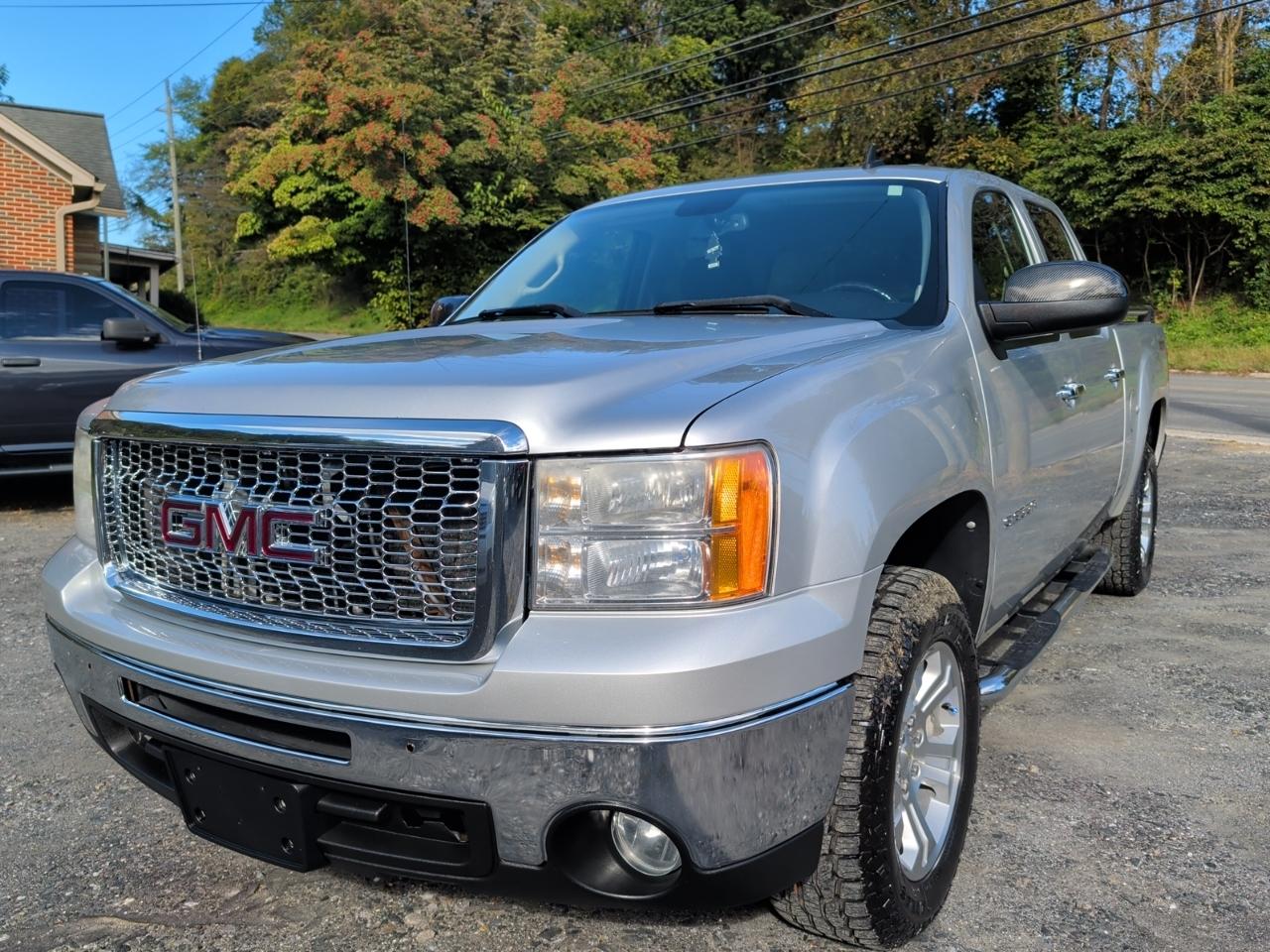 GMC Sierra 1500 4WD Crew Cab 143.5" Denali 2010