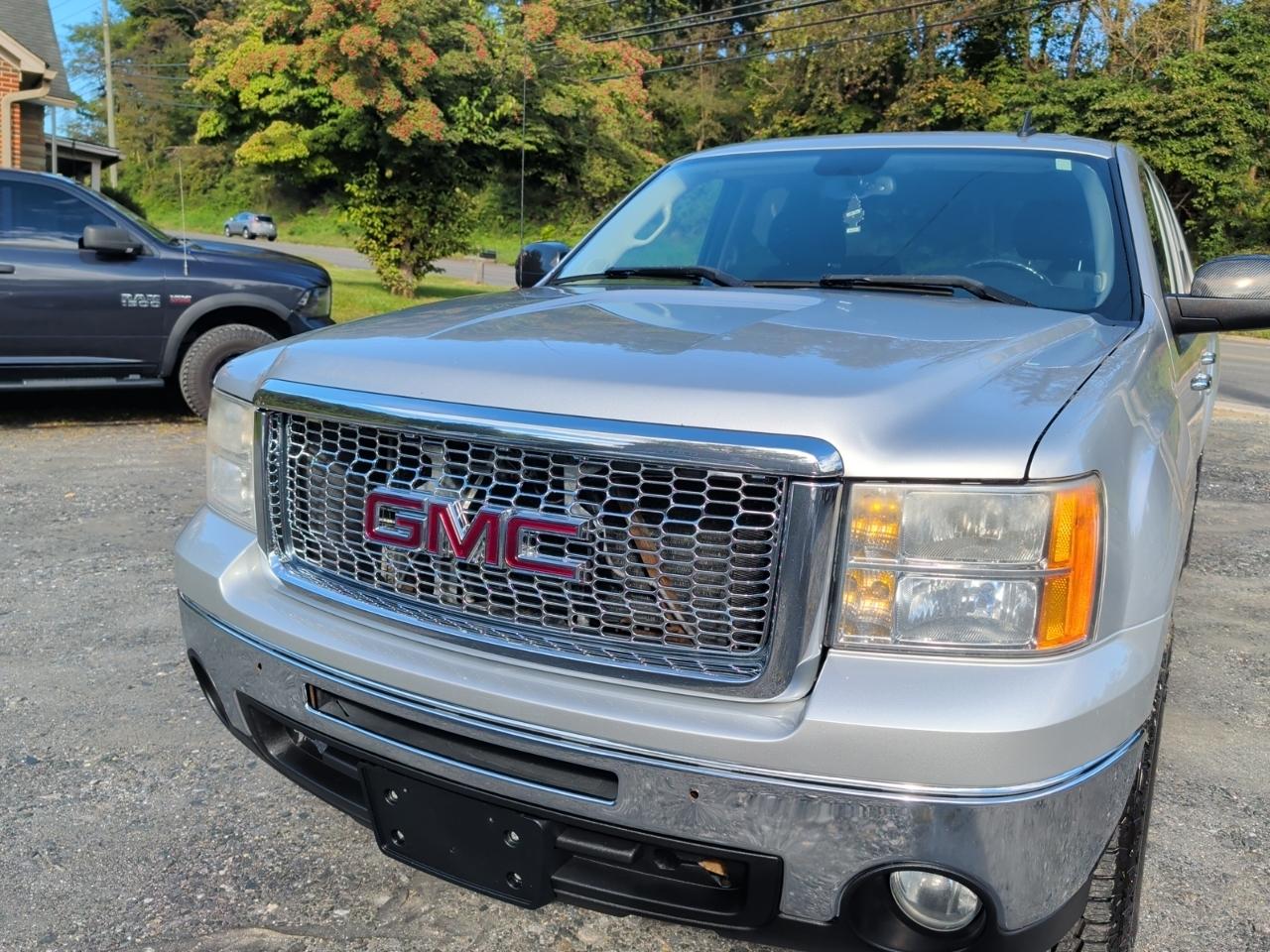 GMC Sierra 1500 4WD Crew Cab 143.5" Denali 2010
