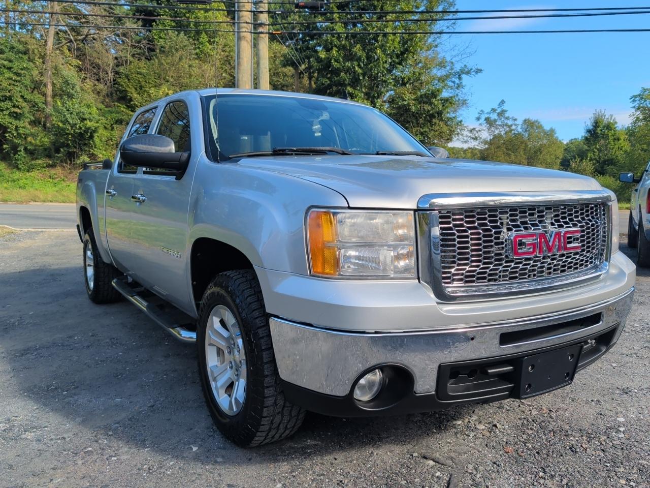 GMC Sierra 1500 4WD Crew Cab 143.5" Denali 2010