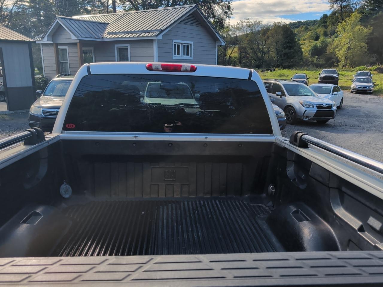 GMC Sierra 1500 4WD Crew Cab 143.5" Denali 2010