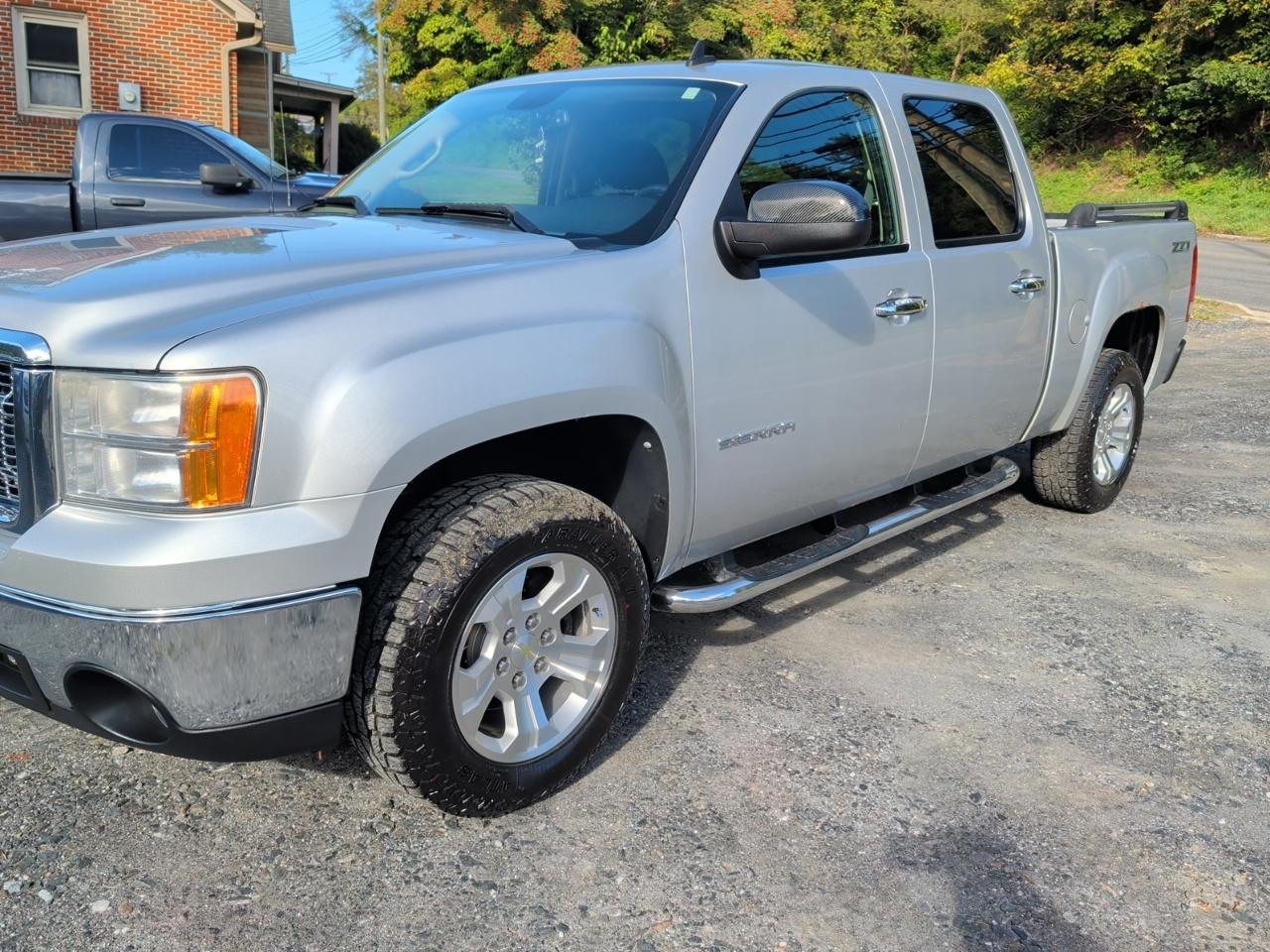 GMC Sierra 1500 4WD Crew Cab 143.5" Denali 2010