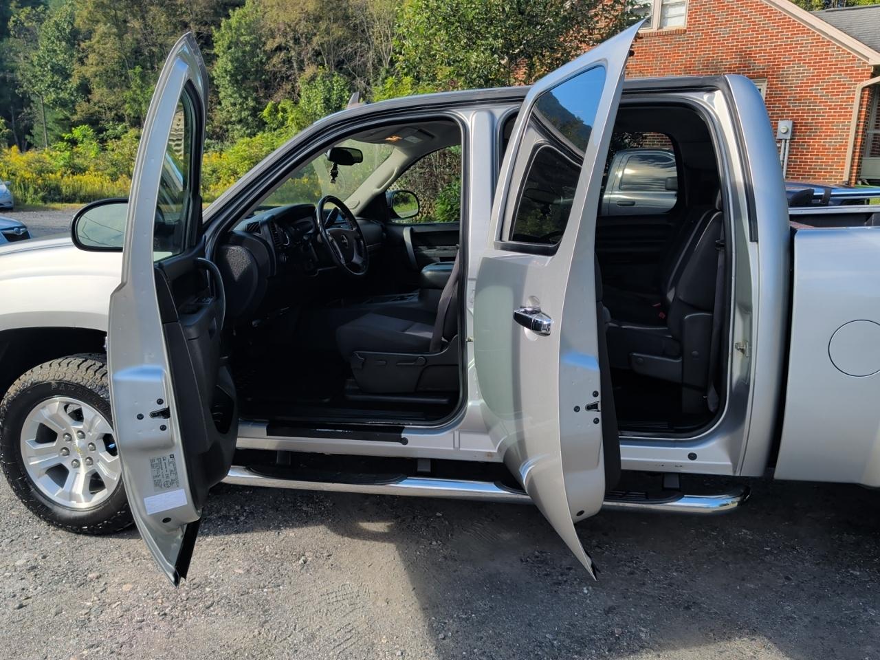 GMC Sierra 1500 4WD Crew Cab 143.5" Denali 2010