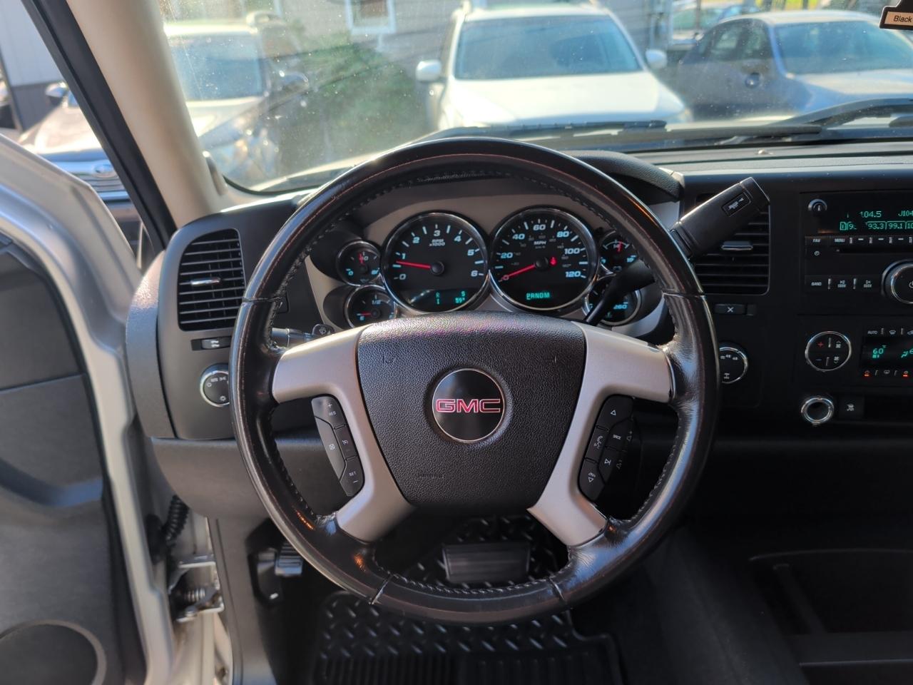 GMC Sierra 1500 4WD Crew Cab 143.5" Denali 2010