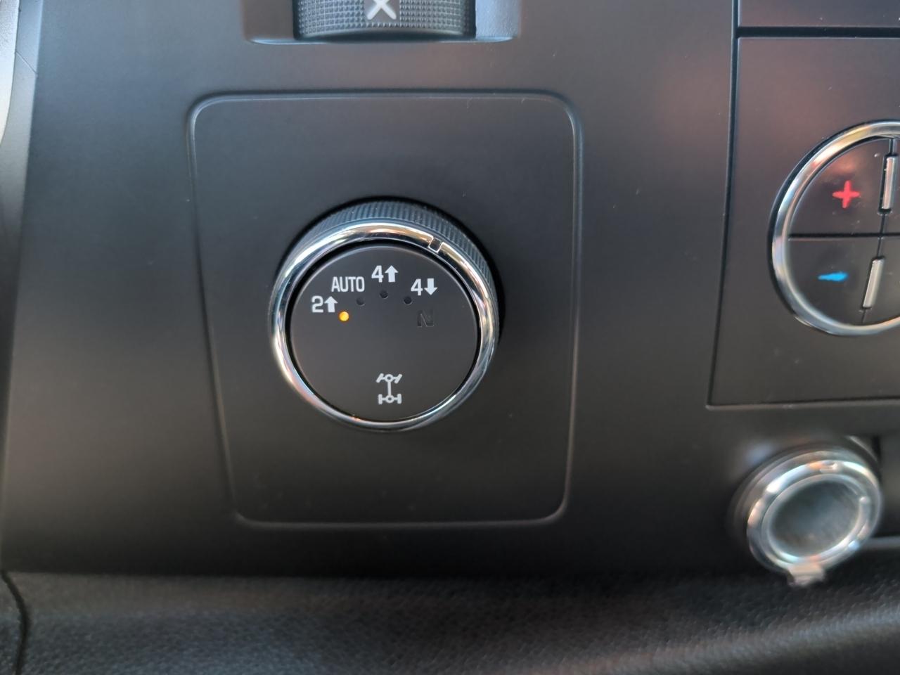 GMC Sierra 1500 4WD Crew Cab 143.5" Denali 2010
