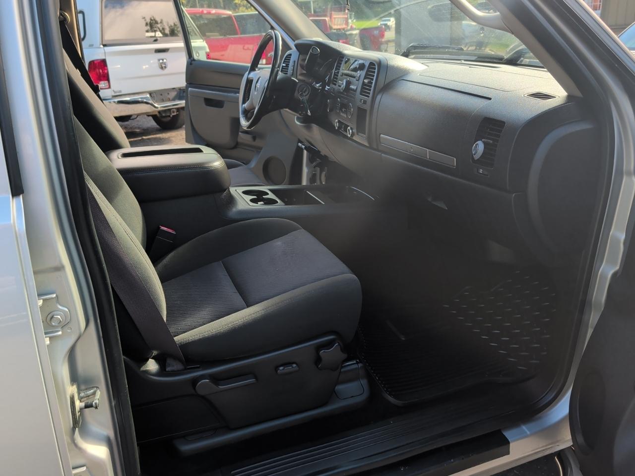 GMC Sierra 1500 4WD Crew Cab 143.5" Denali 2010