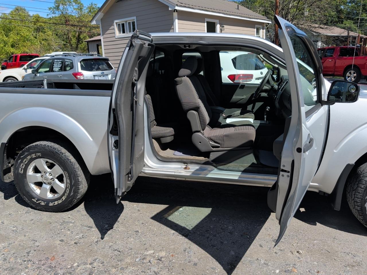 Nissan Frontier King Cab 4x4 SV V6 Auto 2011