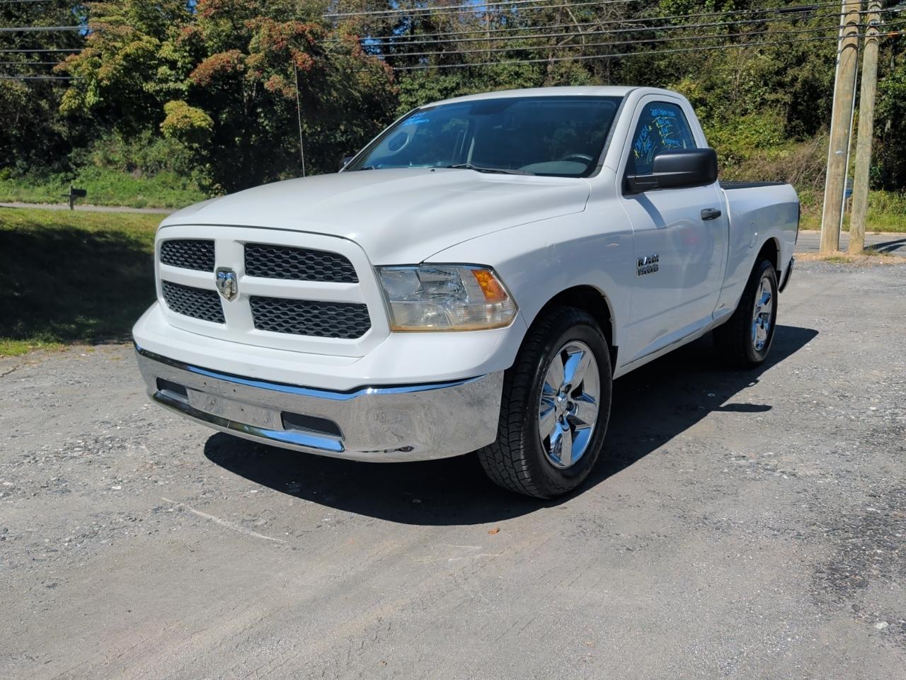 RAM 1500 4WD Crew Cab 140.5" Big Horn 2013