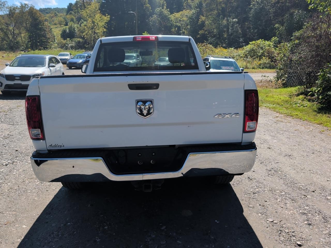 RAM 1500 4WD Crew Cab 140.5" Big Horn 2013