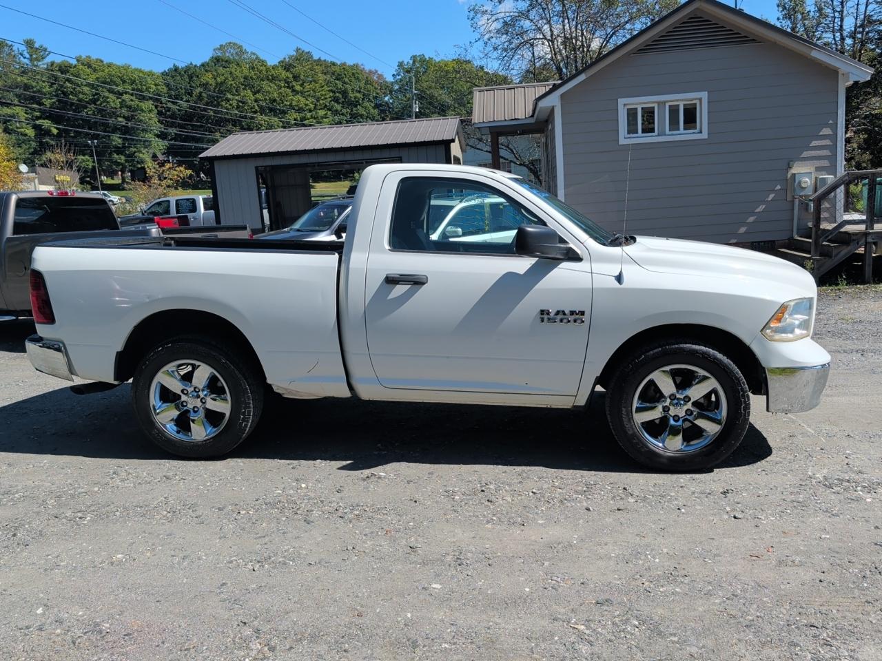 RAM 1500 4WD Crew Cab 140.5" Big Horn 2013