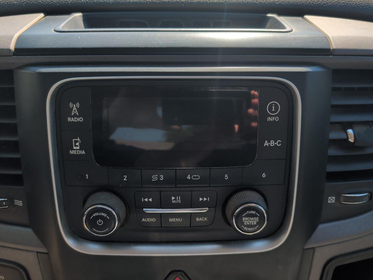 RAM 1500 4WD Crew Cab 140.5" Big Horn 2013