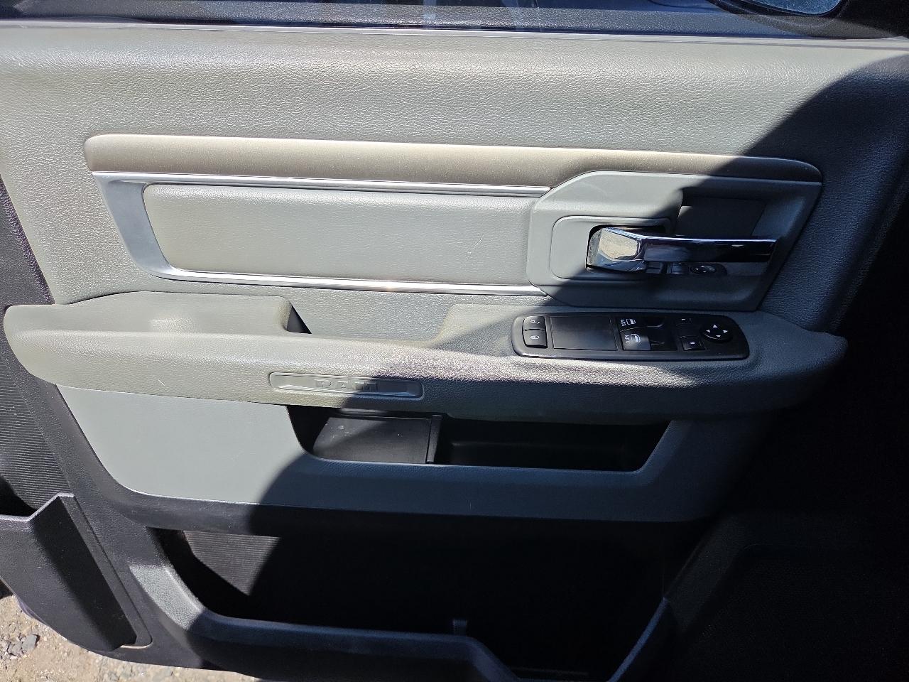 RAM 1500 4WD Reg Cab 120.5" Outdoorsman 2014