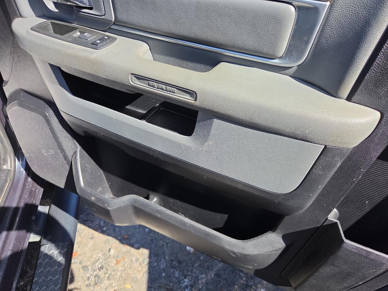 RAM 1500 4WD Reg Cab 120.5" Outdoorsman 2014