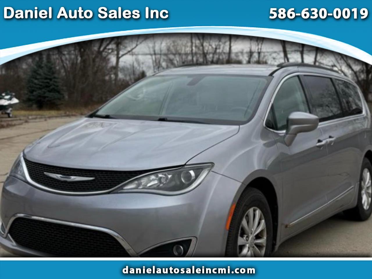 2017 Chrysler Pacifica Touring-L