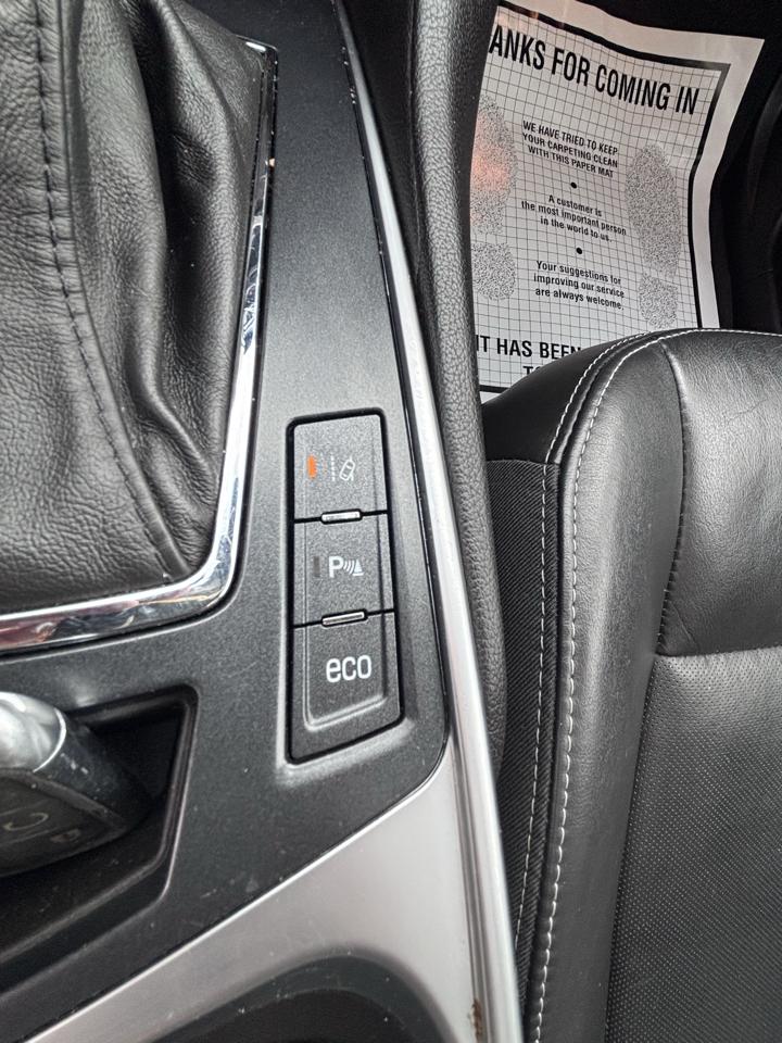 Cadillac SRX photo 10