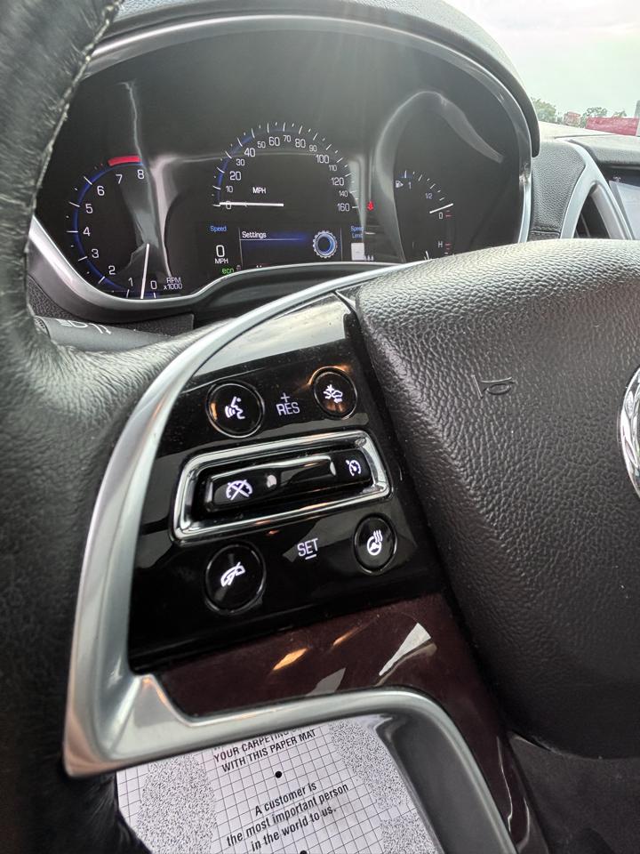 Cadillac SRX photo 12