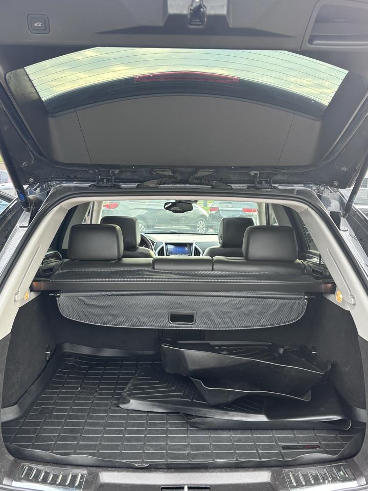 Cadillac SRX photo 13