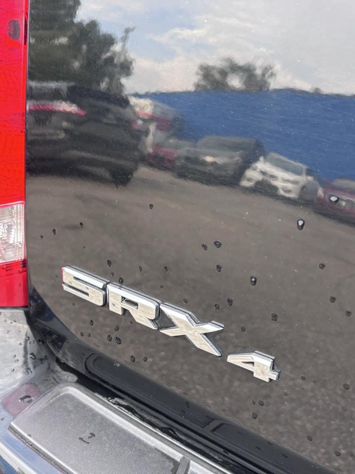 Cadillac SRX photo 14