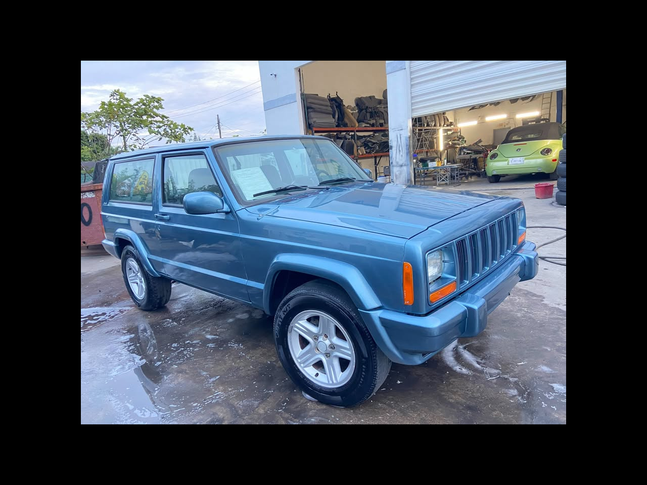 1997 Jeep Cherokee SE 2-Door 2WD