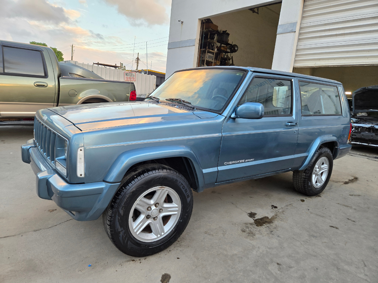 1997 Jeep Cherokee SE 2-Door 2WD