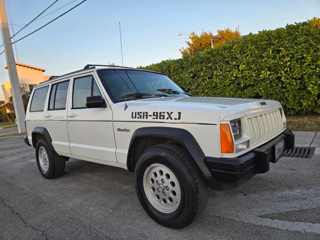 1996 Jeep Cherokee Sport 4-Door RWD