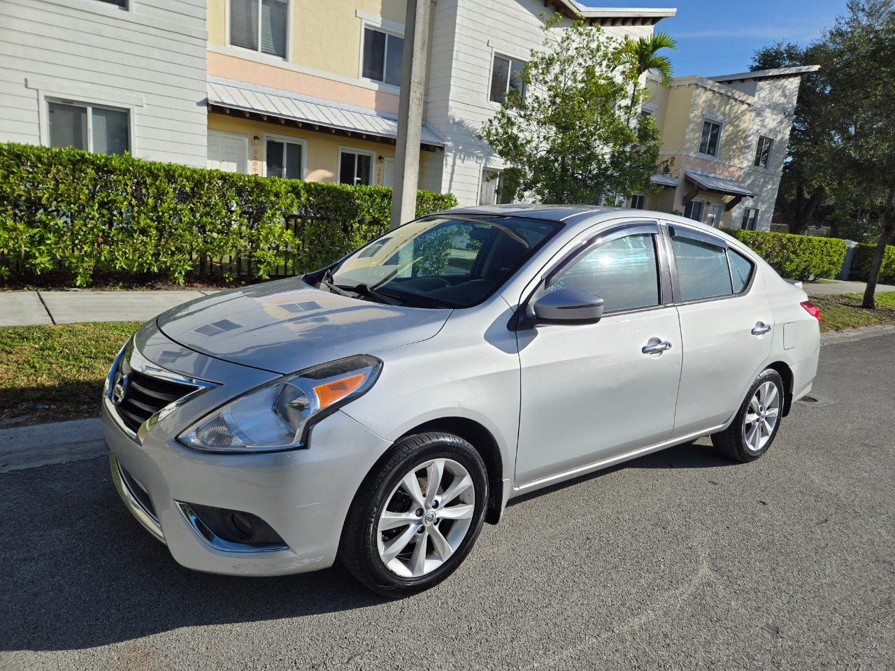 2015 Nissan Versa 1.6 S 5M