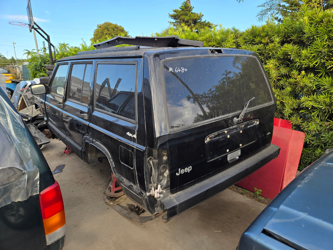 2000 Jeep Cherokee Sport 4-Door 4WD