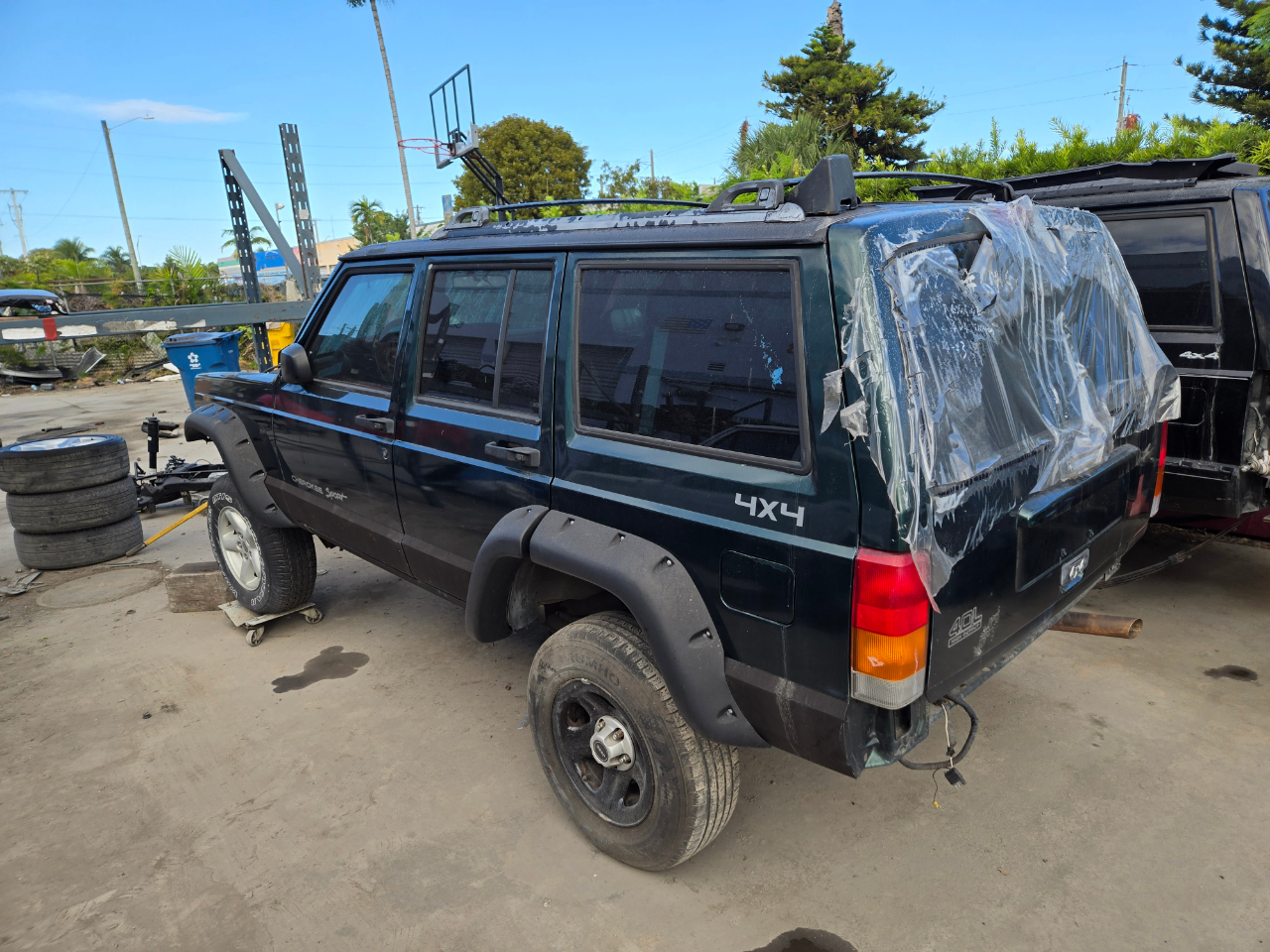 1999 Jeep Cherokee Sport 4-Door 4WD