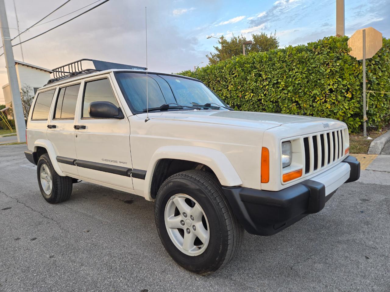 2001 Jeep Cherokee Sport 4-Door 2WD