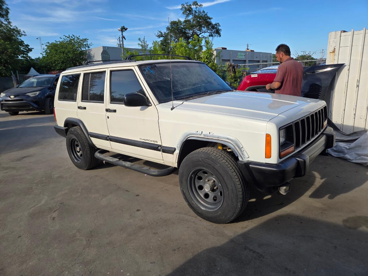 1998 Jeep Cherokee Sport 4-Door 2WD