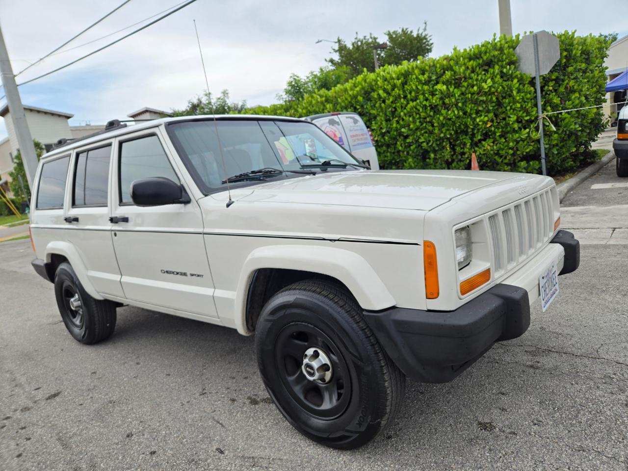 2001 Jeep Cherokee Sport 4-Door 2WD